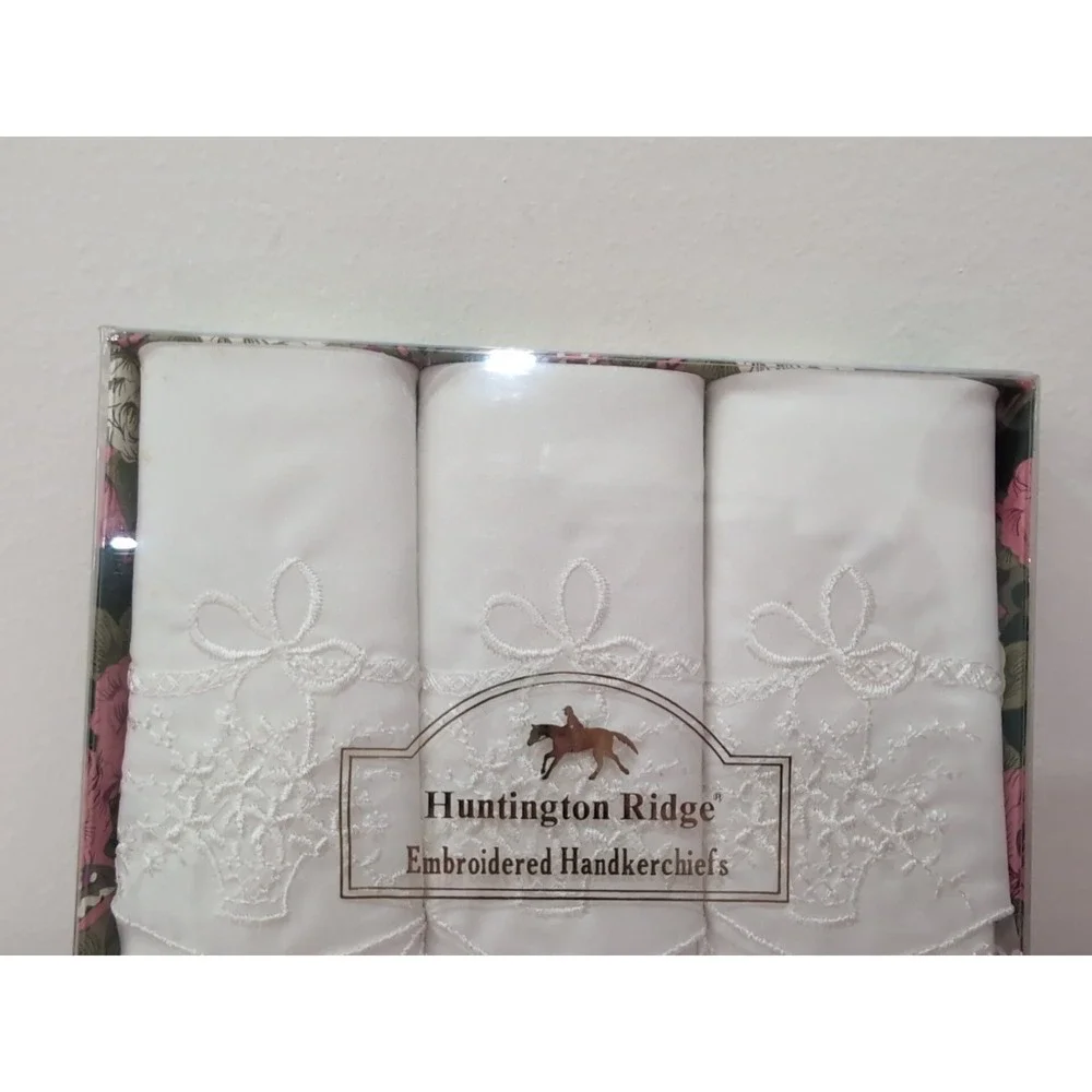 Huntington Ridge vtg embroidered
